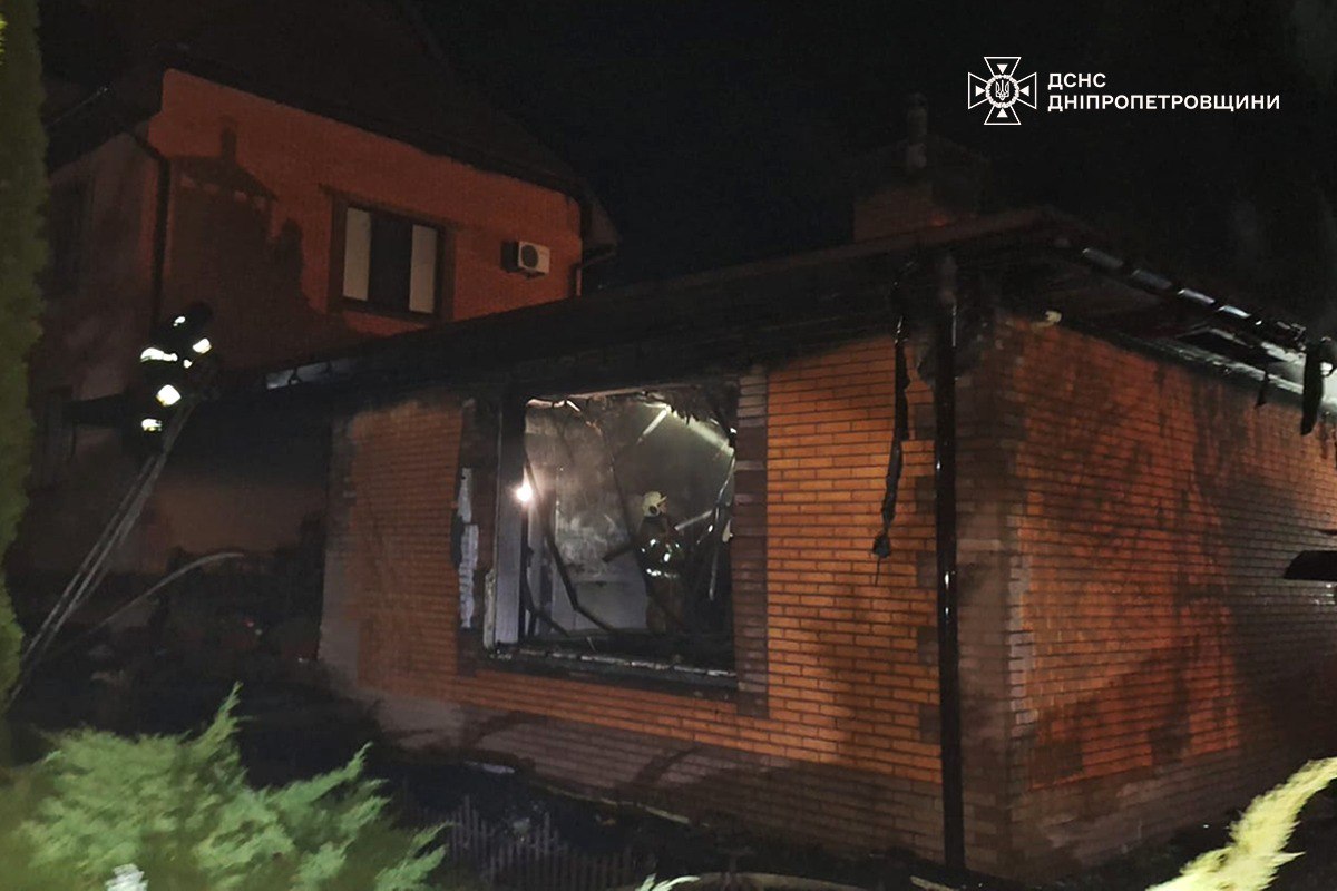 У Дніпрі дрон впав біля багатоповерхівки - фото 4