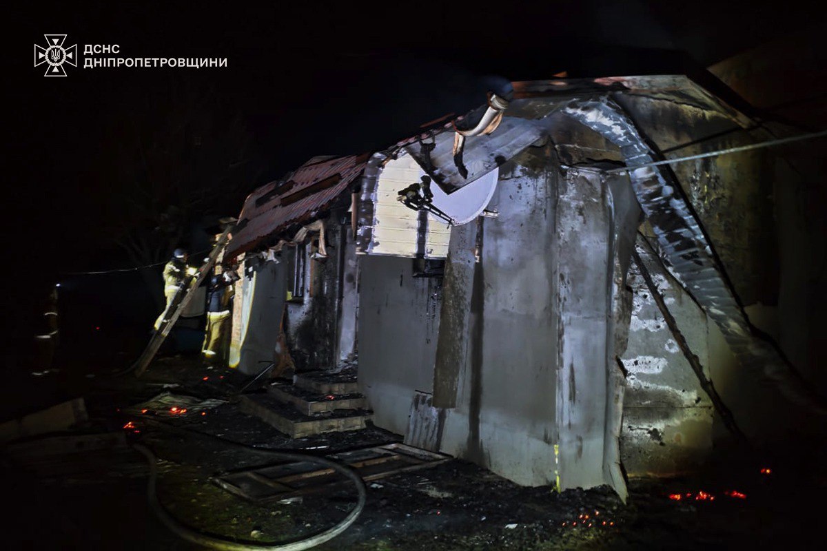 У Дніпрі дрон впав біля багатоповерхівки - фото 3