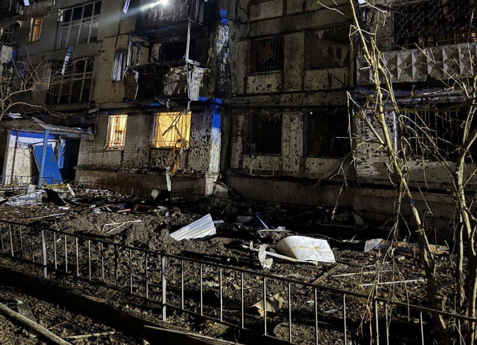 У Дніпрі дрон впав біля багатоповерхівки - фото 6