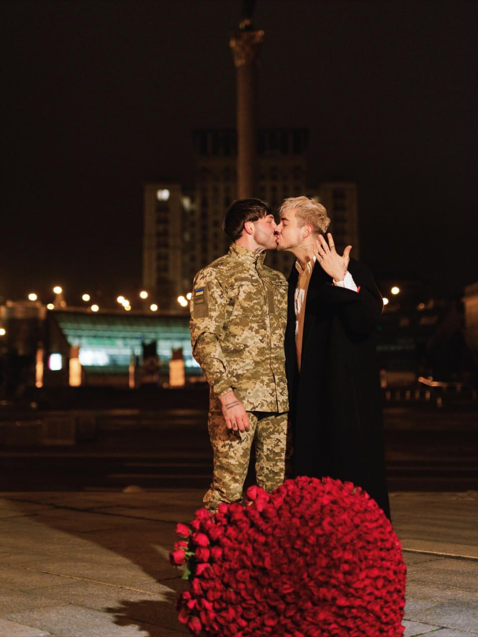 Військовослужбовець зробив пропозицію співаку MELOVIN. Фото - фото 4