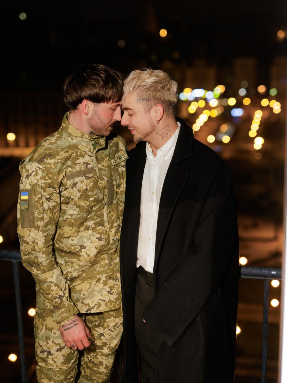 Військовослужбовець зробив пропозицію співаку MELOVIN. Фото - фото 2