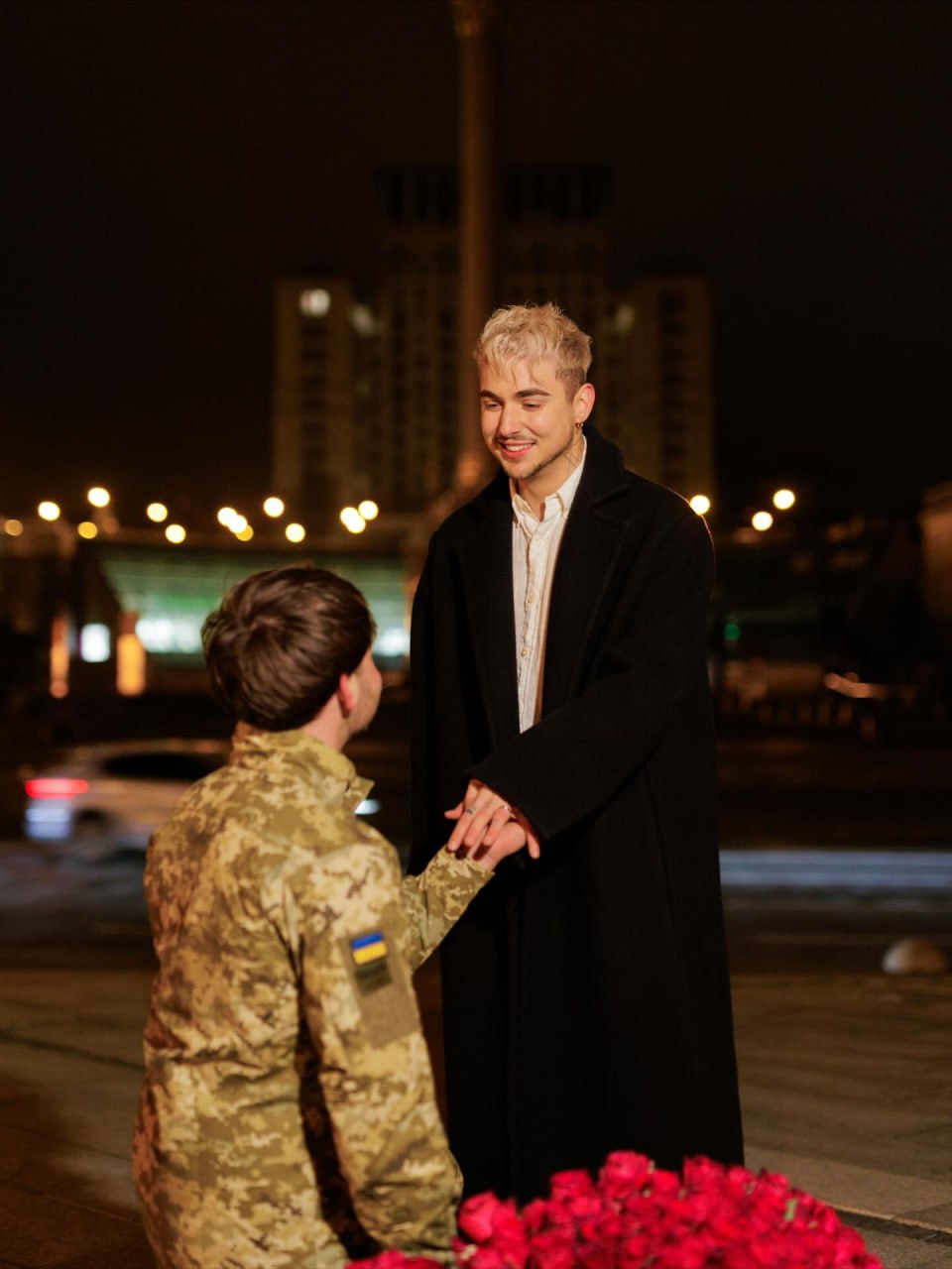 Військовослужбовець зробив пропозицію співаку MELOVIN. Фото