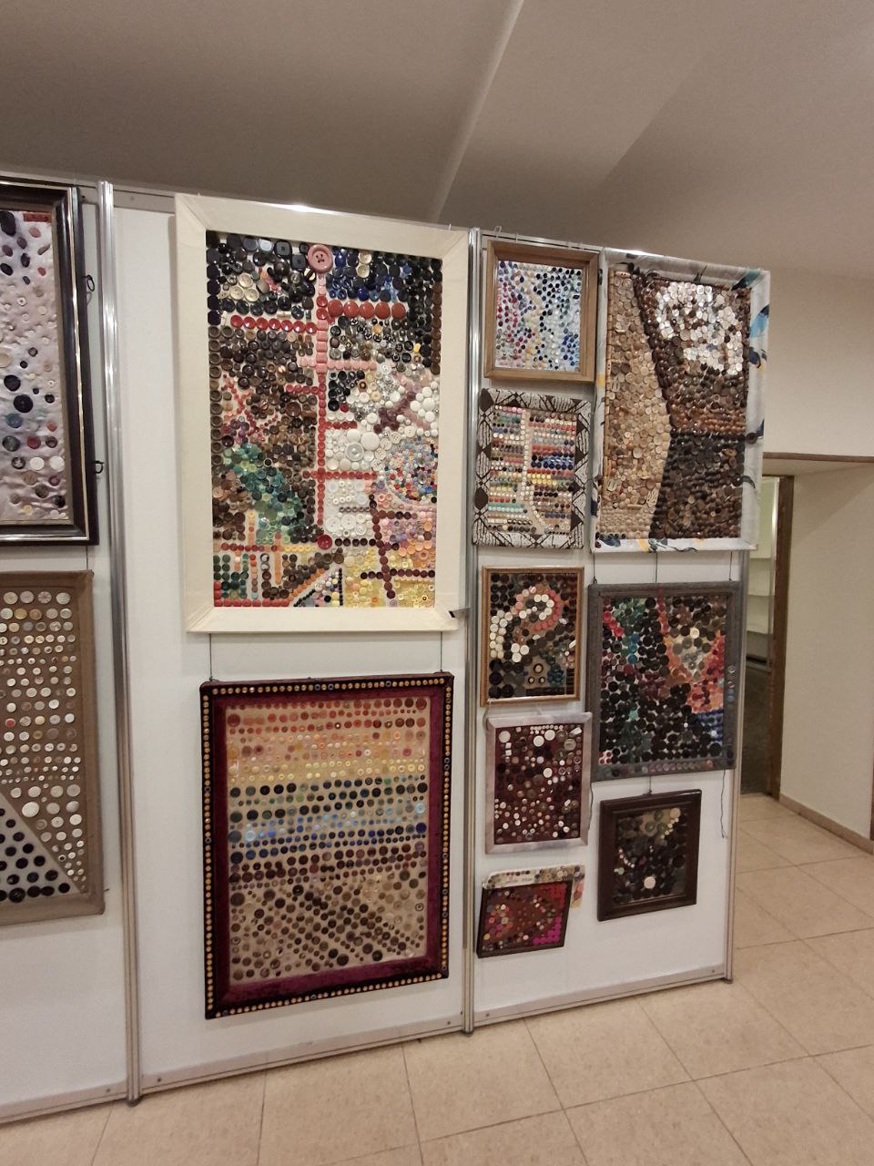 У столиці презентували першу в світі виставку гудзикових картин