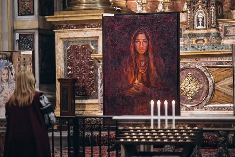 «Молитва за Україну»: у Римі відкрили виставку створену народним художником з Вінниччини - фото 2