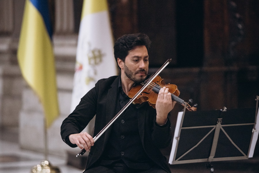 «Молитва за Україну»: у Римі відкрили виставку створену народним художником з Вінниччини - фото 7