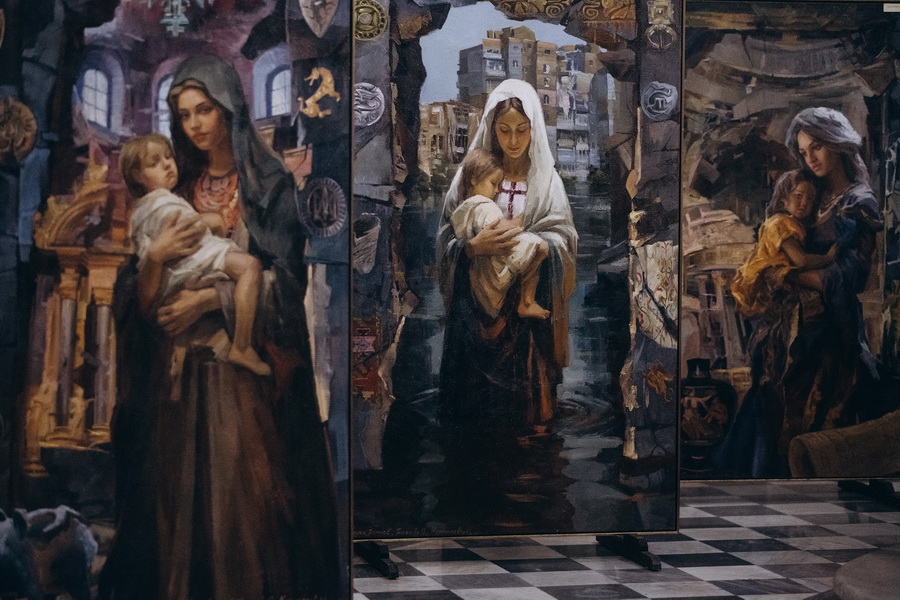 «Молитва за Україну»: у Римі відкрили виставку створену народним художником з Вінниччини - фото 9