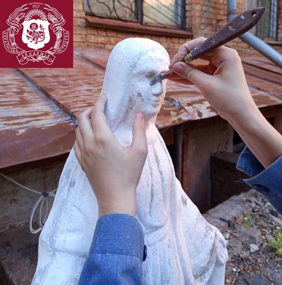 Студенти НАОМА відреставрували паркові скульптури для військового госпіталю - фото 6