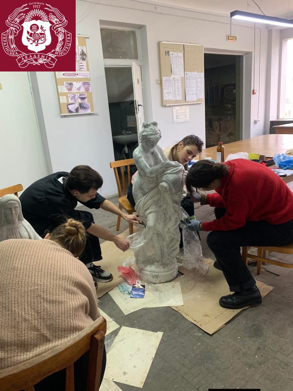 Студенти НАОМА відреставрували паркові скульптури для військового госпіталю - фото 7