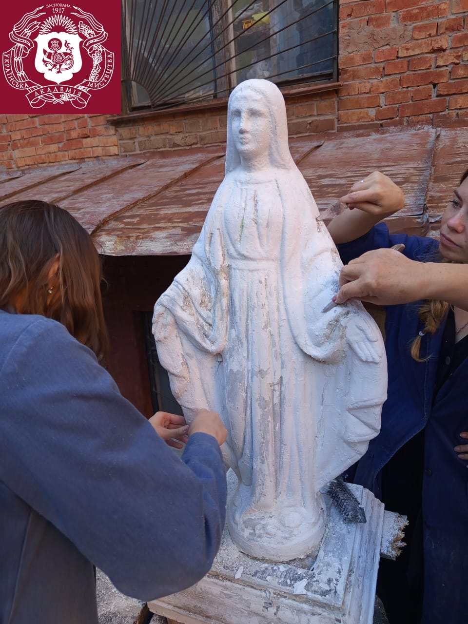 Студенти НАОМА відреставрували паркові скульптури для військового госпіталю - фото 8