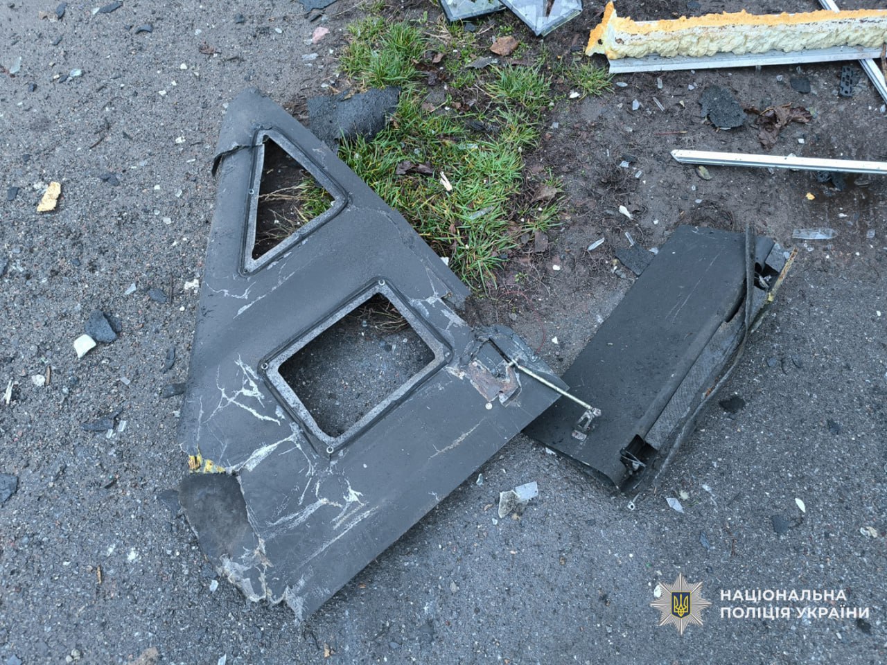 Брат із сестрою постраждали внаслідок ранкового удару по Чернігову - фото 3