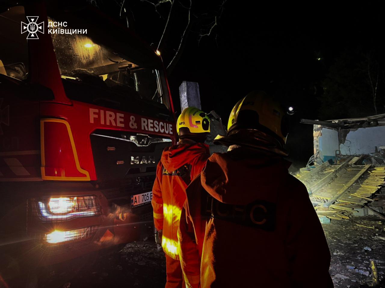 Зеленський: Основний російський удар уночі був по столиці та області - фото 2