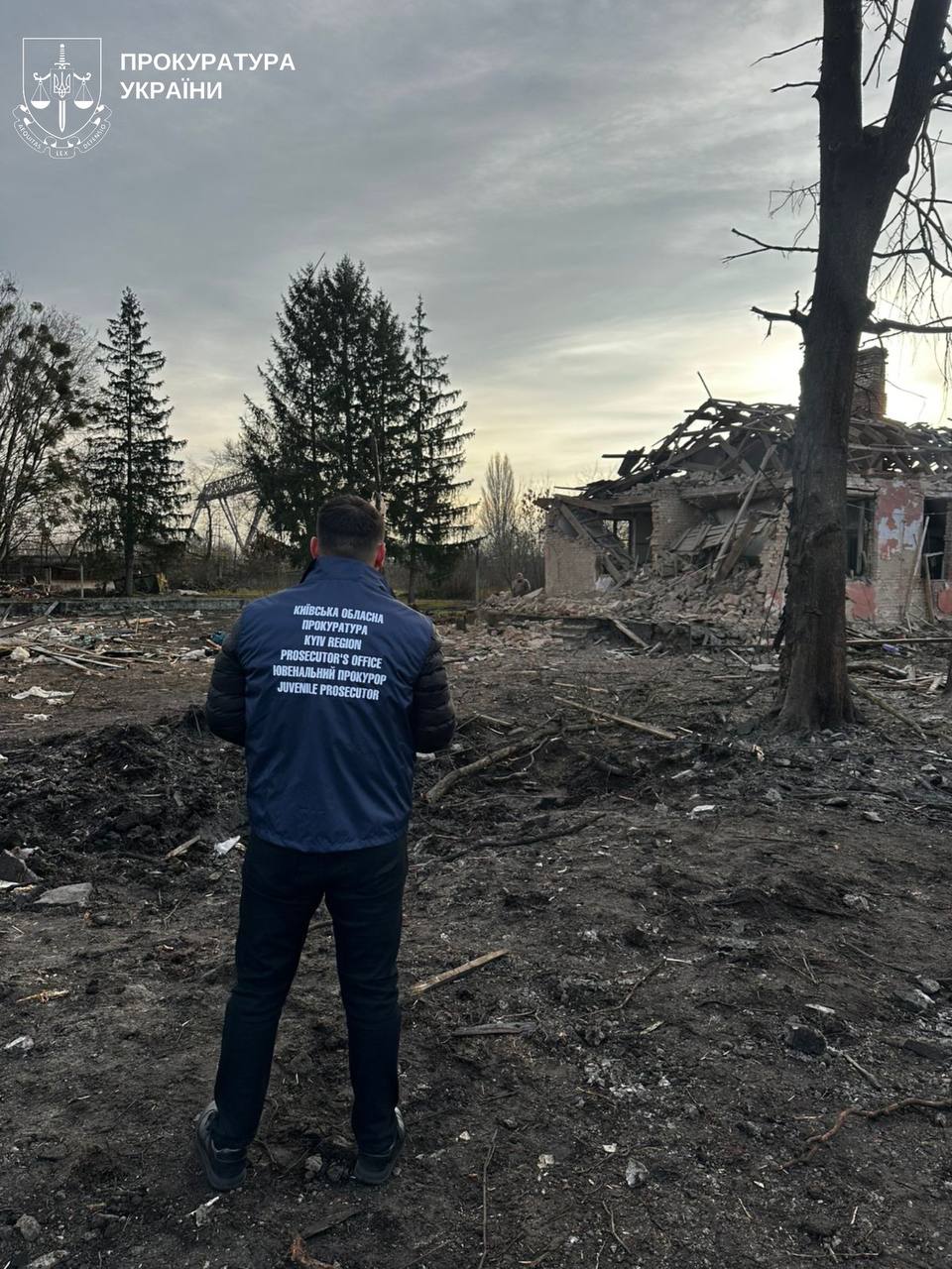 Наслідки нічної атаки на Київщину: є загиблі та поранені - фото 4