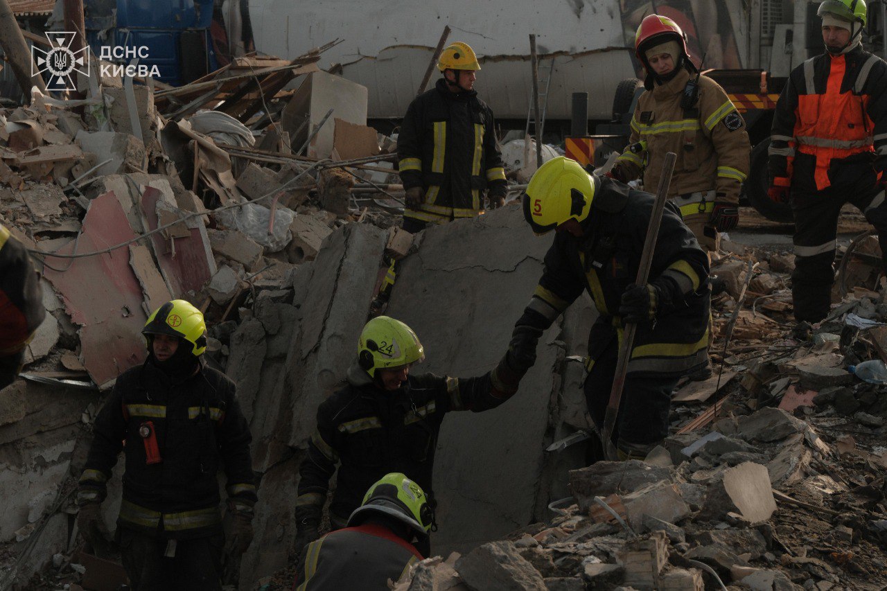 Київ після атаки РФ: фото - фото 6