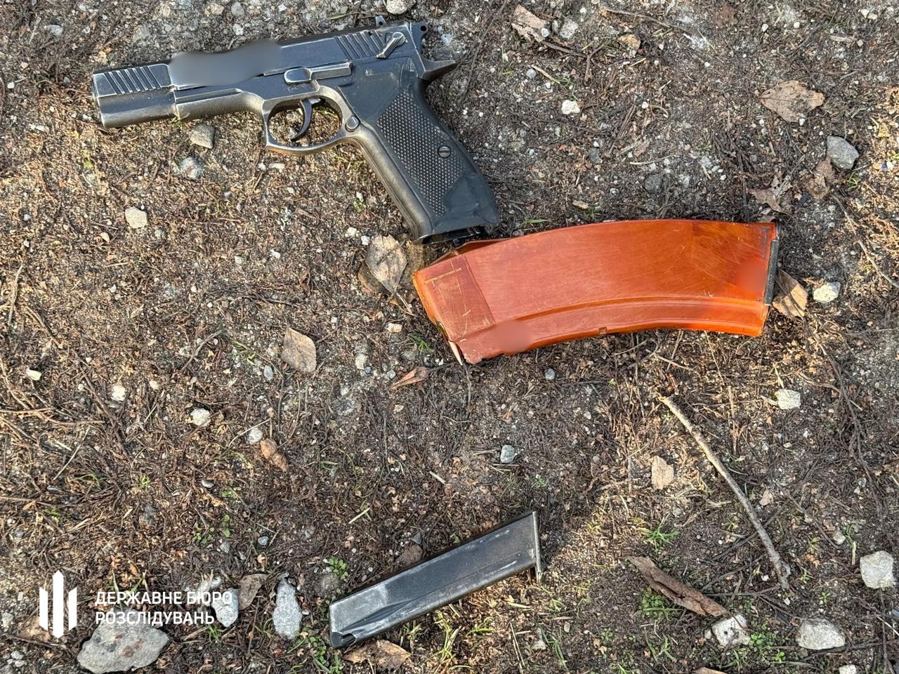 Поблизу Запоріжжя сильно п’яний правоохоронець поранив із табельної зброї трьох військових