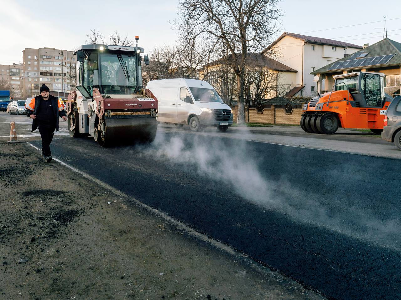 Ремонтують дорогу на під’їзді до Чернівців - фото 3