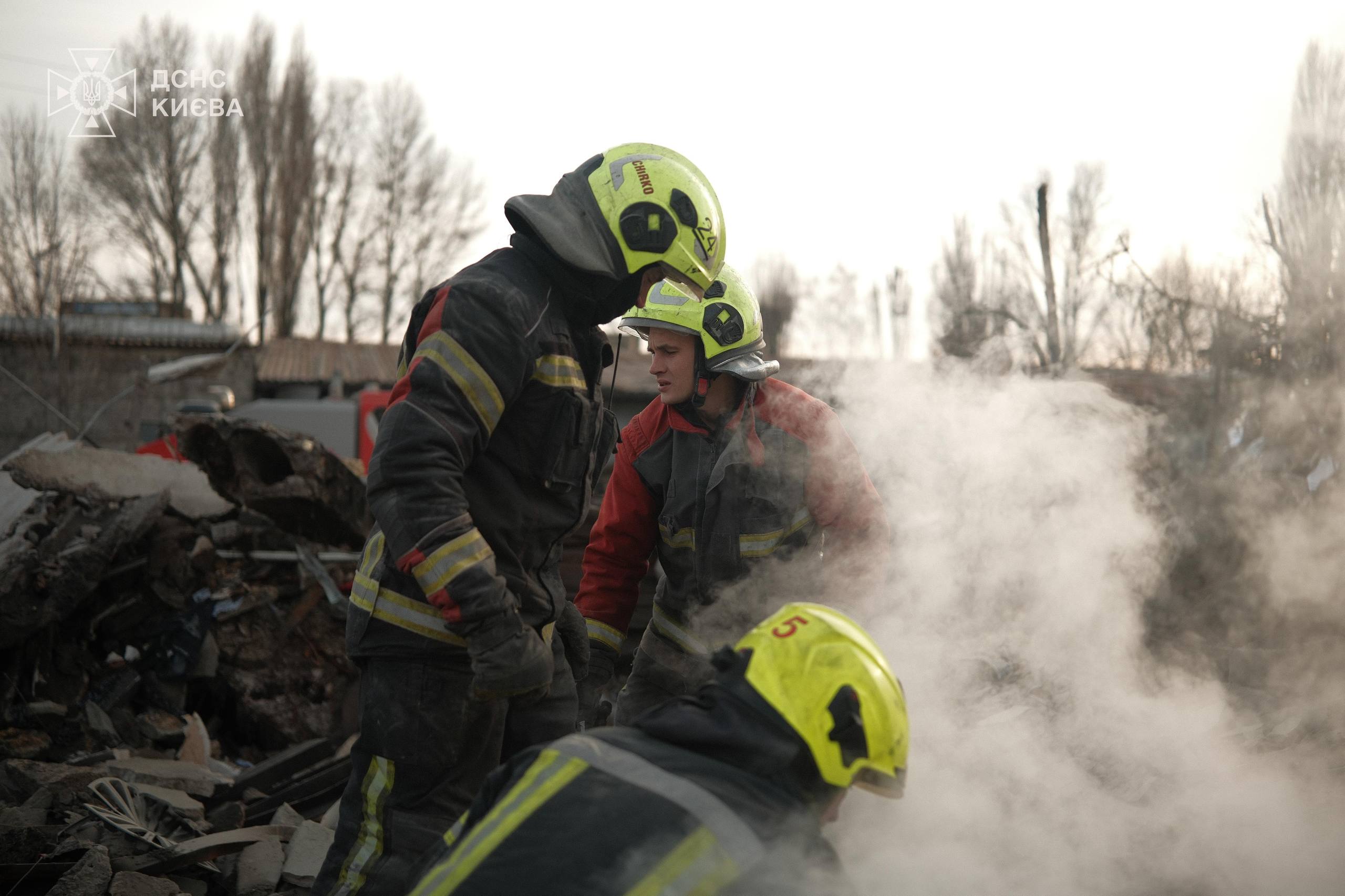У Києві завершили аварійно-рятувальні роботи після атаки РФ - фото 7