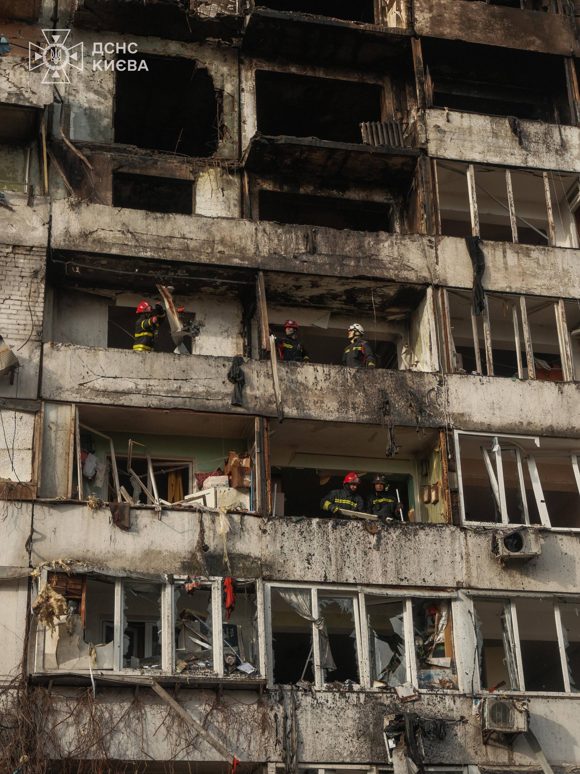 У Києві завершили аварійно-рятувальні роботи після атаки РФ - фото 8