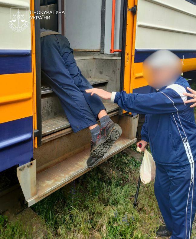 У Києві судитимуть машиніста міської електрички, в якій літньому чоловіку затиснуло ноги