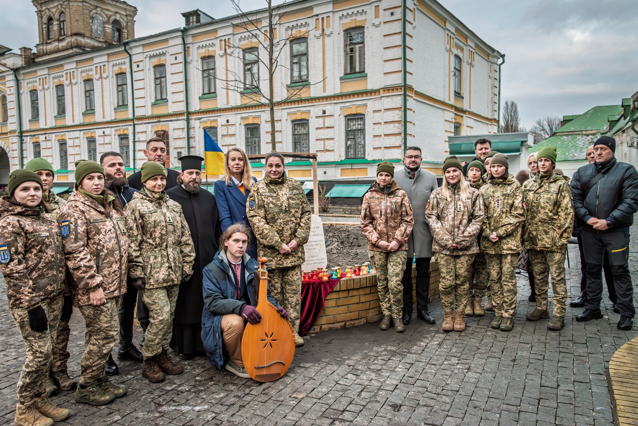 На території Лаври висадили тюльпанове дерево в пам’ять про жінок, які загинули за Україну - фото 3