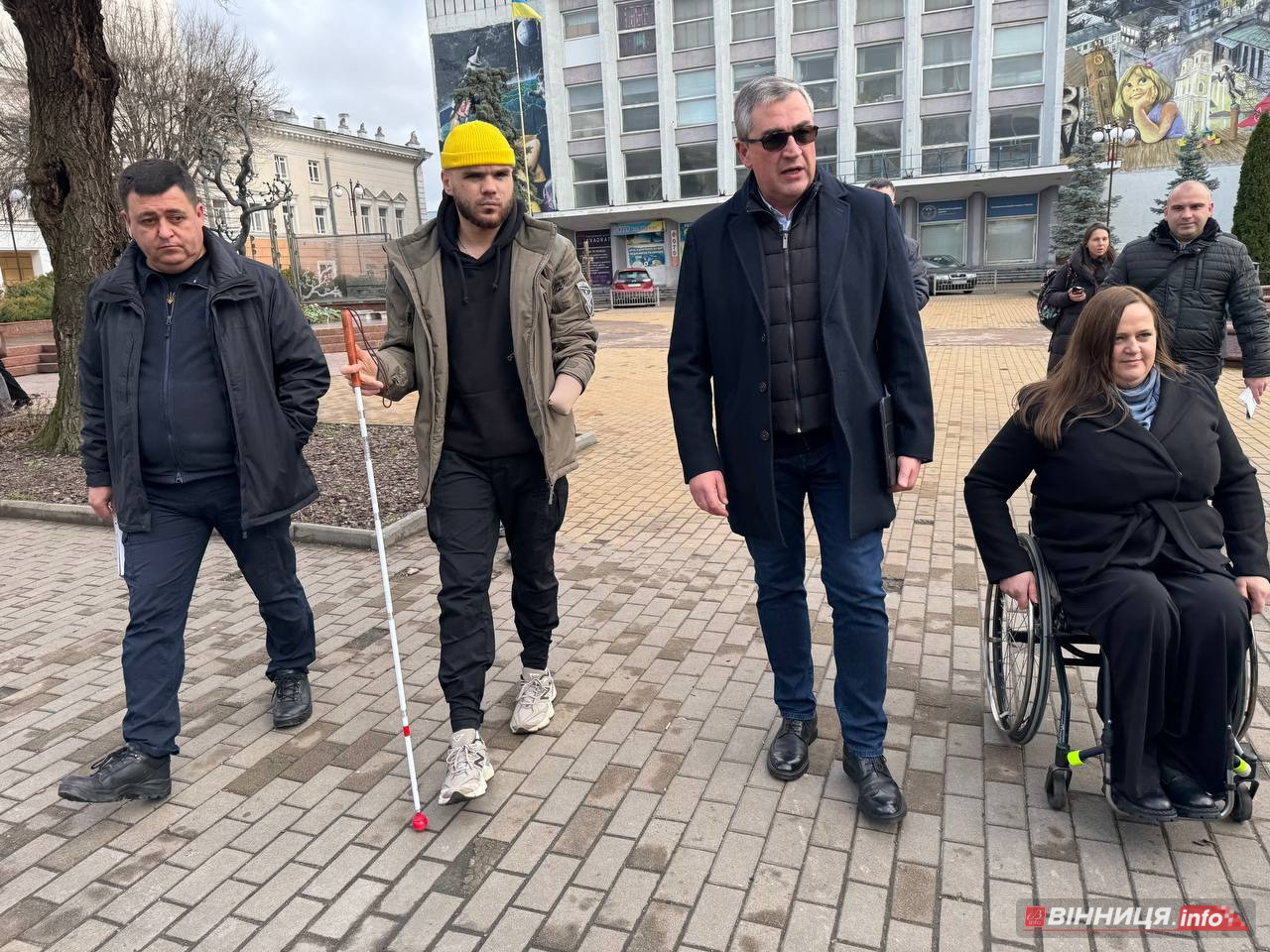 У Вінниці ветеран перевірив безбар’єрність маршруту в місті - фото 21