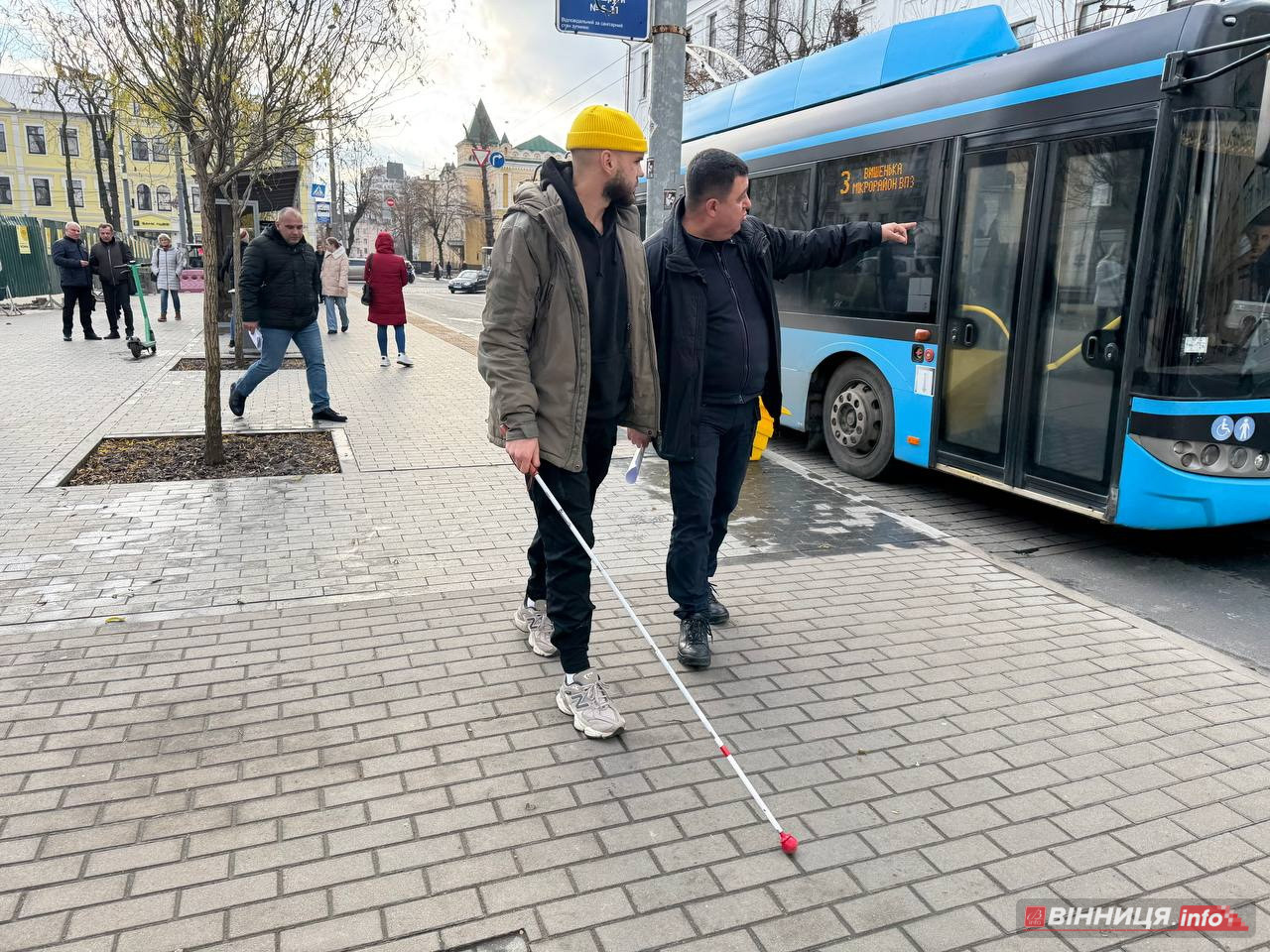 У Вінниці ветеран перевірив безбар’єрність маршруту в місті - фото 2