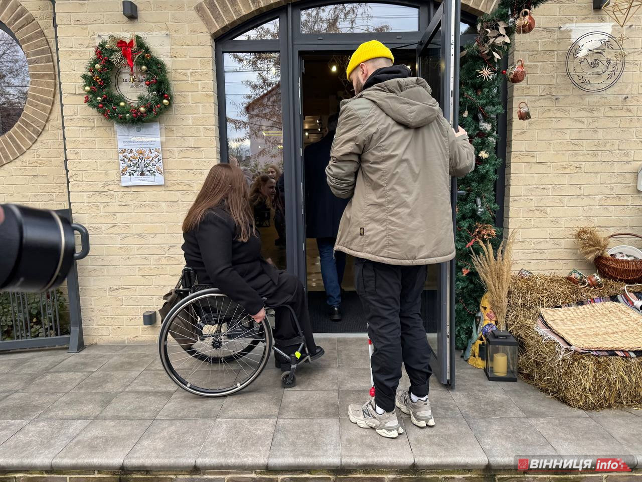 У Вінниці ветеран перевірив безбар’єрність маршруту в місті - фото 31