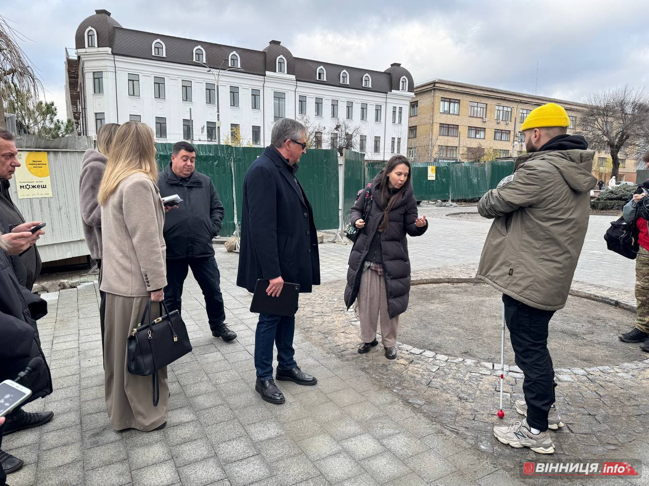 У Вінниці ветеран перевірив безбар’єрність маршруту в місті - фото 11