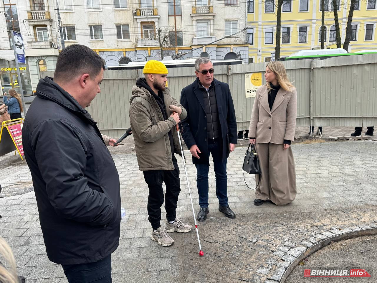 У Вінниці ветеран перевірив безбар’єрність маршруту в місті - фото 12