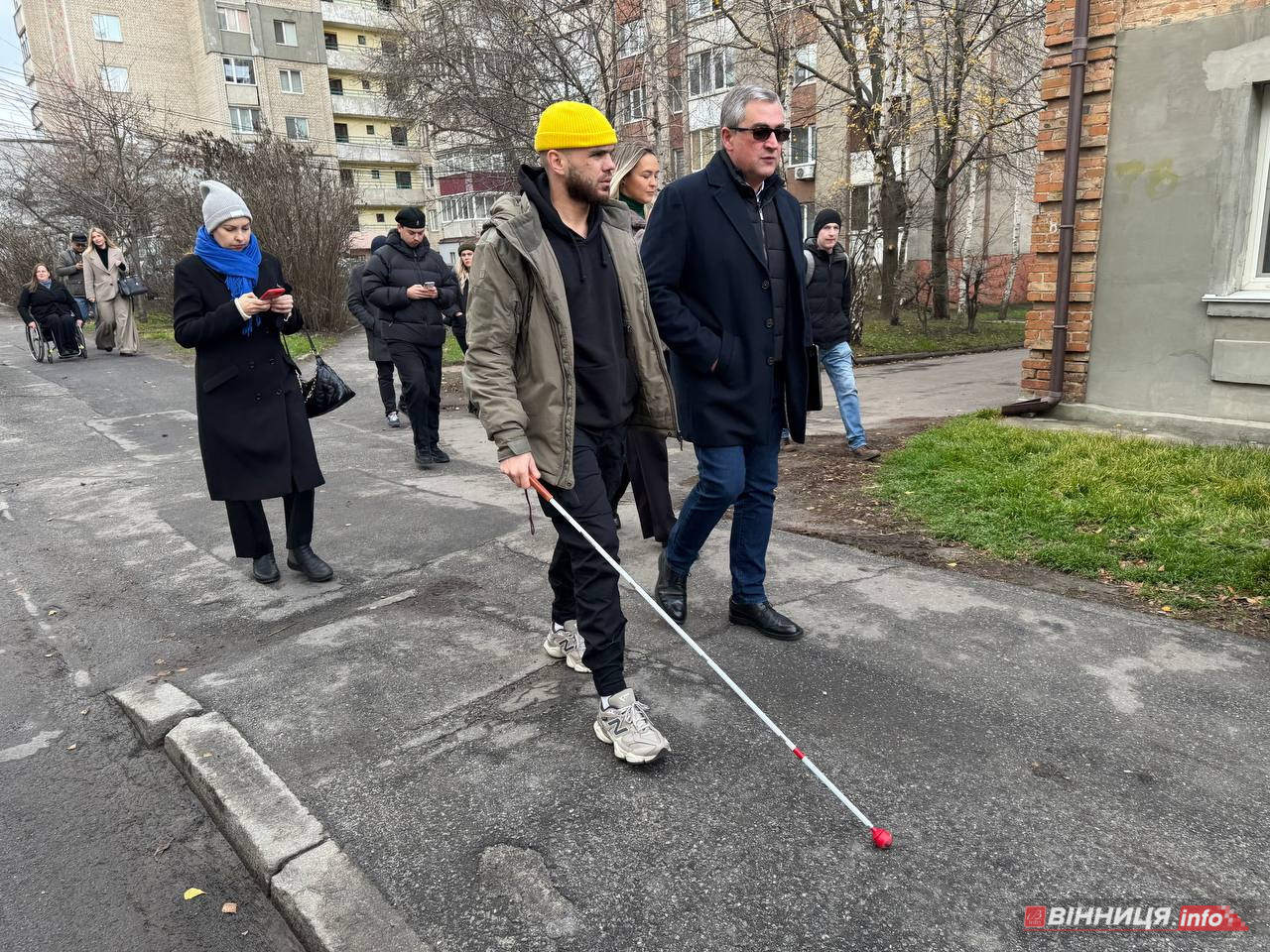 У Вінниці ветеран перевірив безбар’єрність маршруту в місті - фото 6