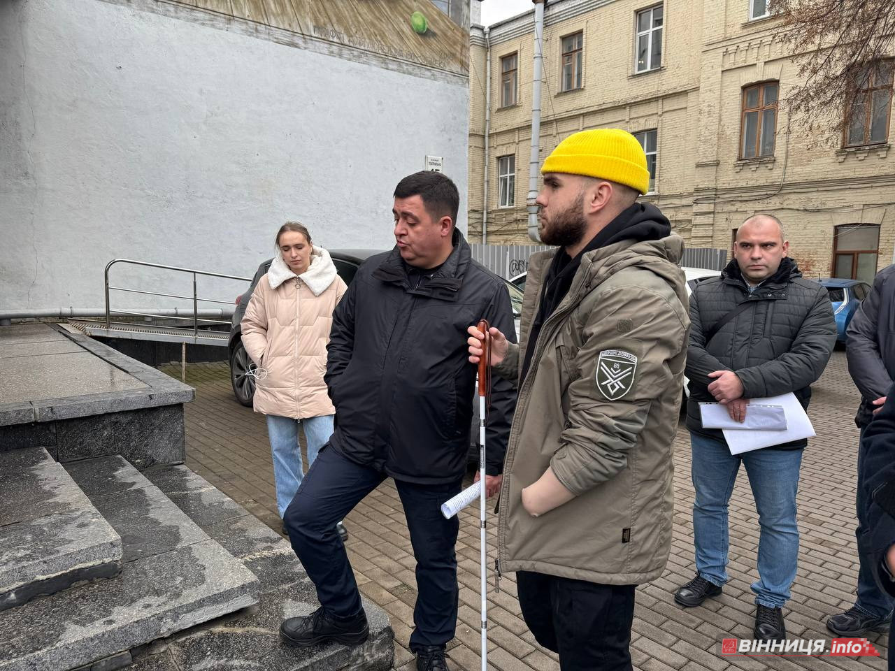 У Вінниці ветеран перевірив безбар’єрність маршруту в місті - фото 14