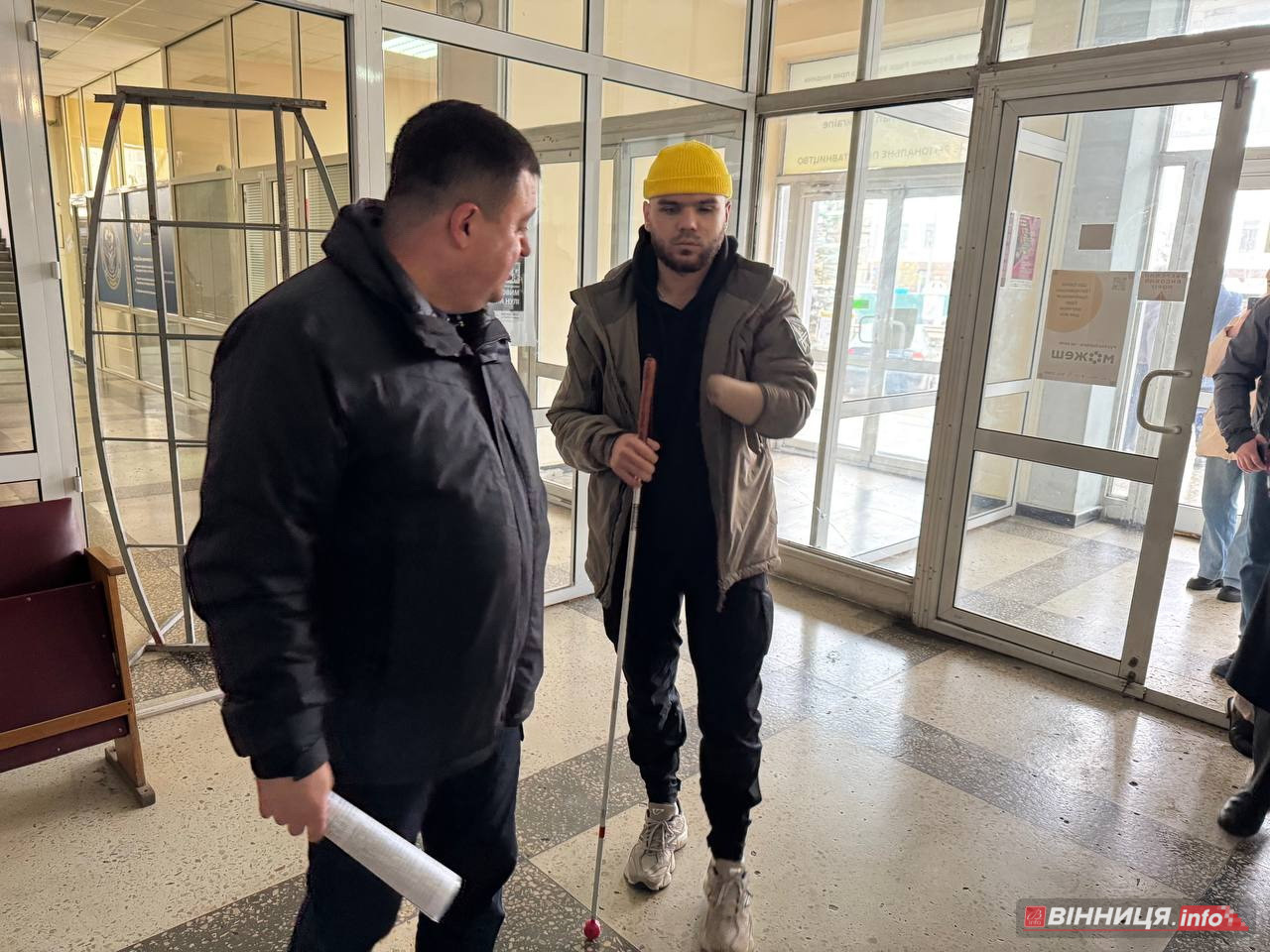 У Вінниці ветеран перевірив безбар’єрність маршруту в місті - фото 16