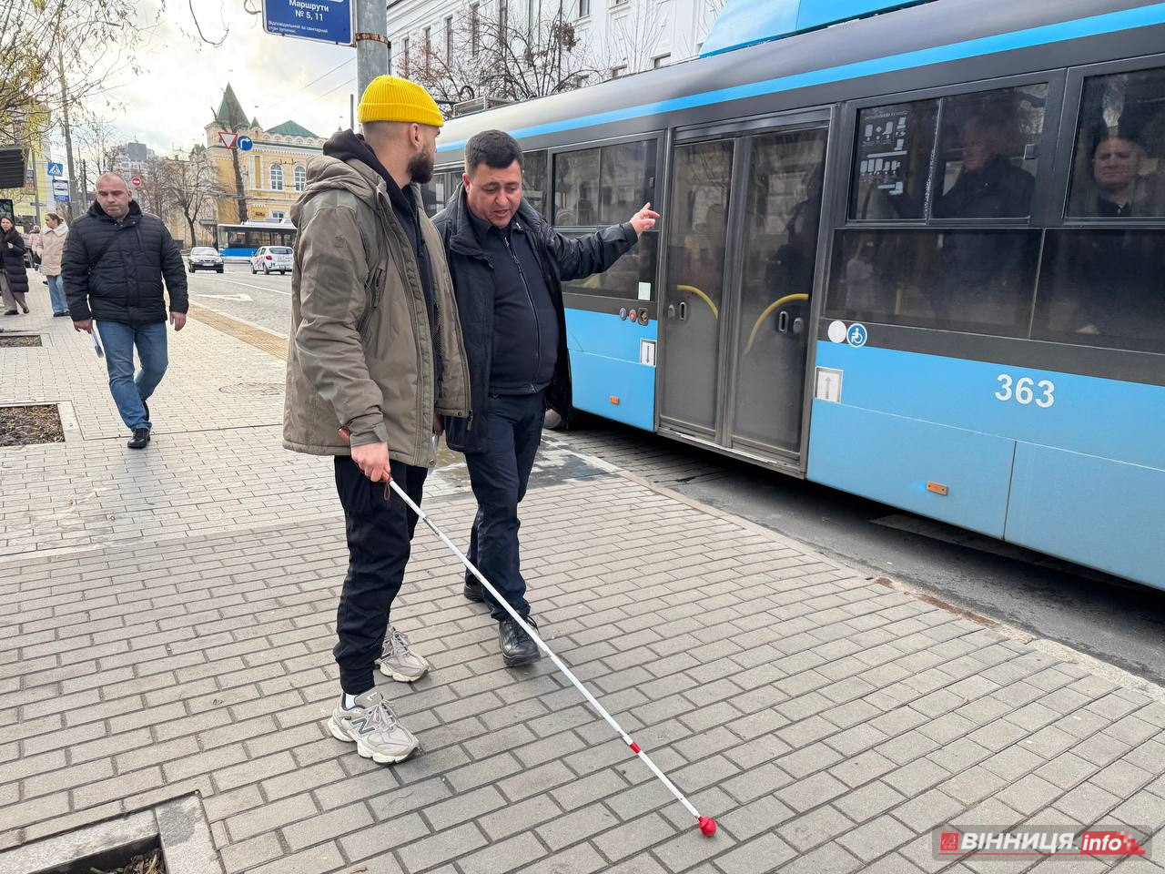 У Вінниці ветеран перевірив безбар’єрність маршруту в місті - фото 24