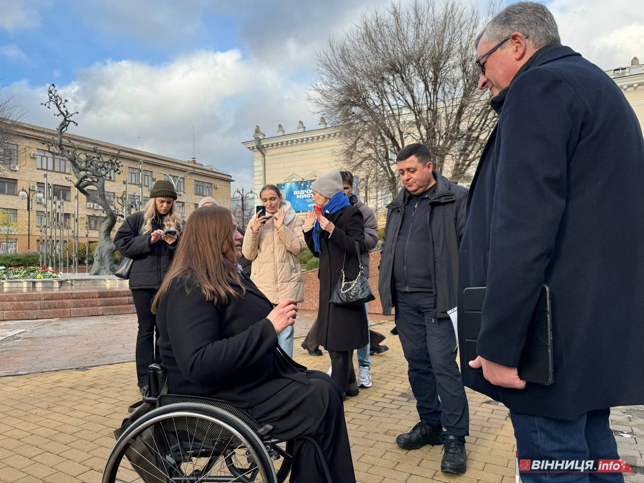 У Вінниці ветеран перевірив безбар’єрність маршруту в місті - фото 18