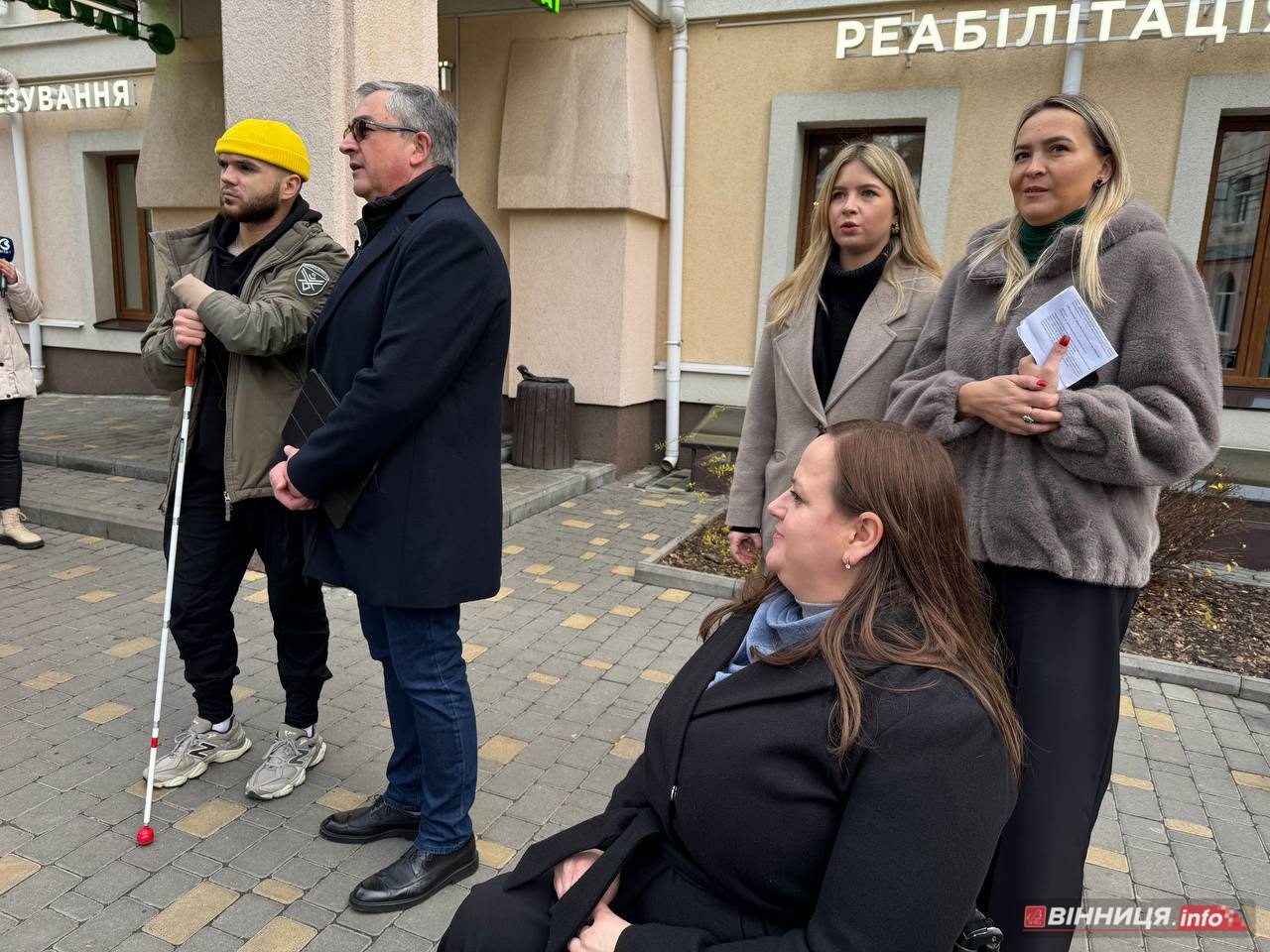 У Вінниці ветеран перевірив безбар’єрність маршруту в місті - фото 46