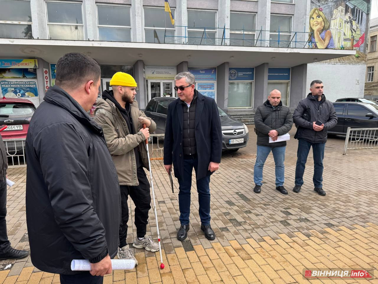 У Вінниці ветеран перевірив безбар’єрність маршруту в місті - фото 20