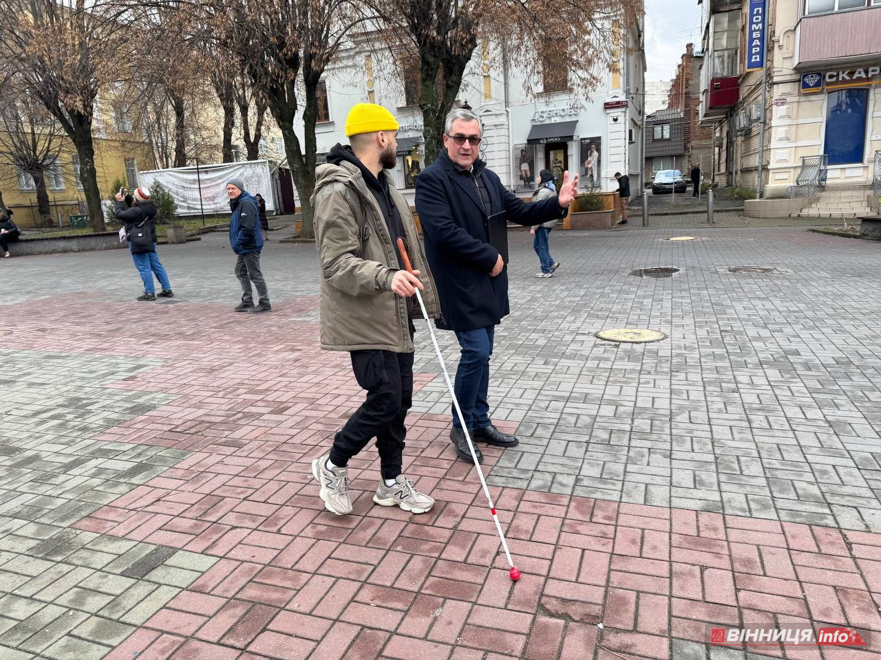 У Вінниці ветеран перевірив безбар’єрність маршруту в місті - фото 44