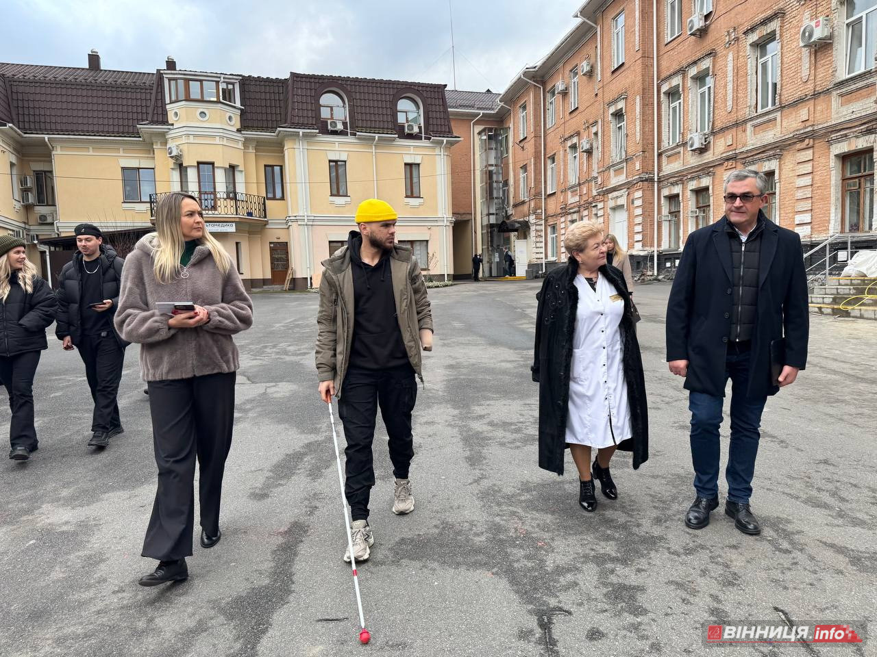 У Вінниці ветеран перевірив безбар’єрність маршруту в місті - фото 40