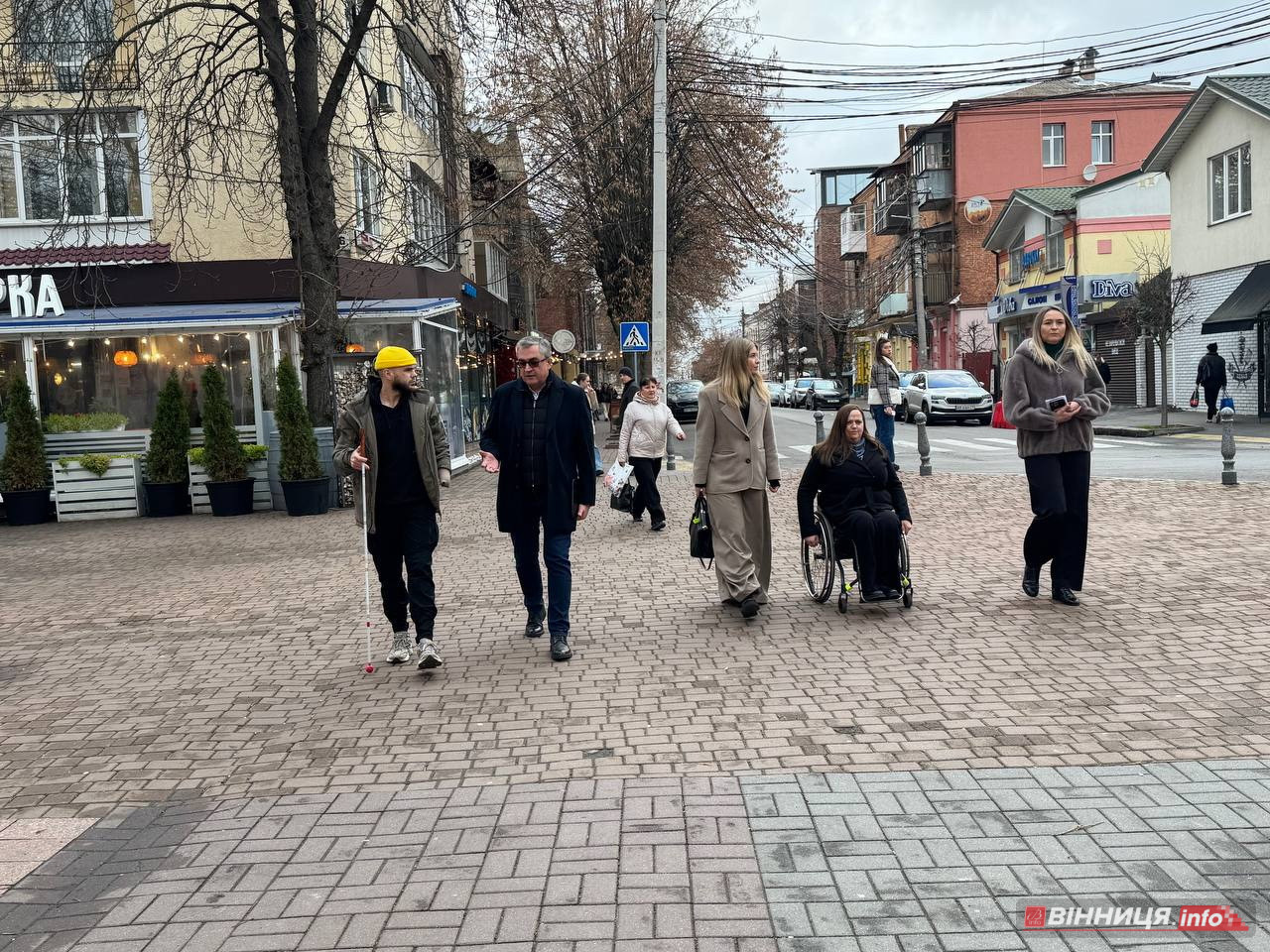 У Вінниці ветеран перевірив безбар’єрність маршруту в місті - фото 6