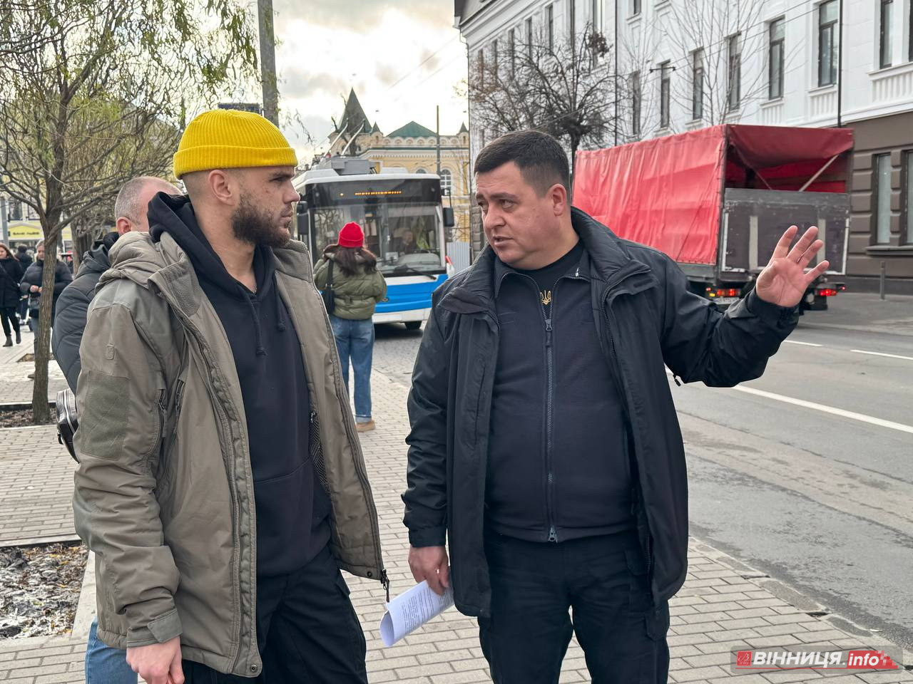 У Вінниці ветеран перевірив безбар’єрність маршруту в місті - фото 3