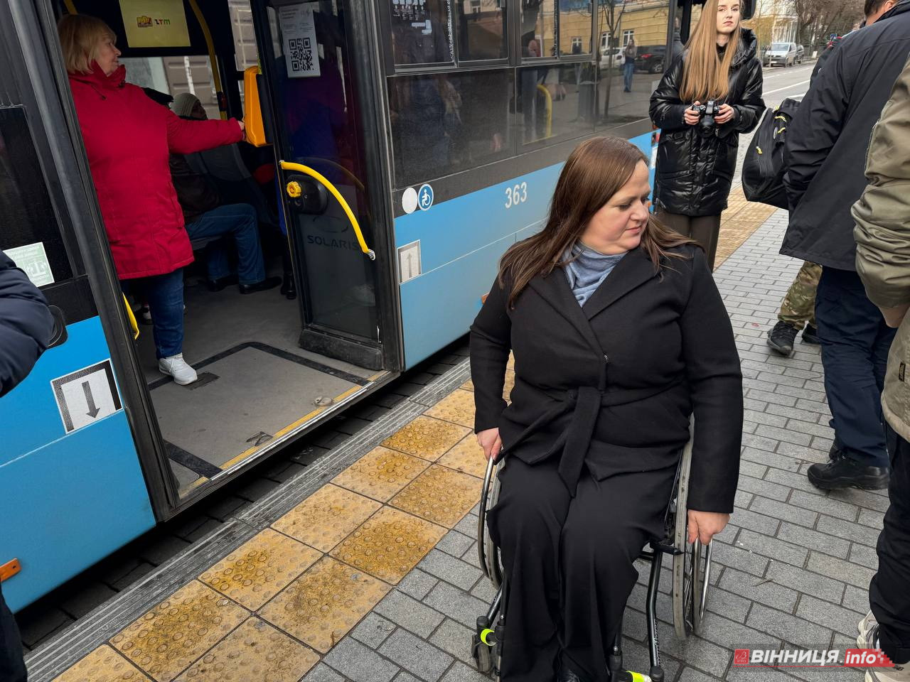 У Вінниці ветеран перевірив безбар’єрність маршруту в місті - фото 2