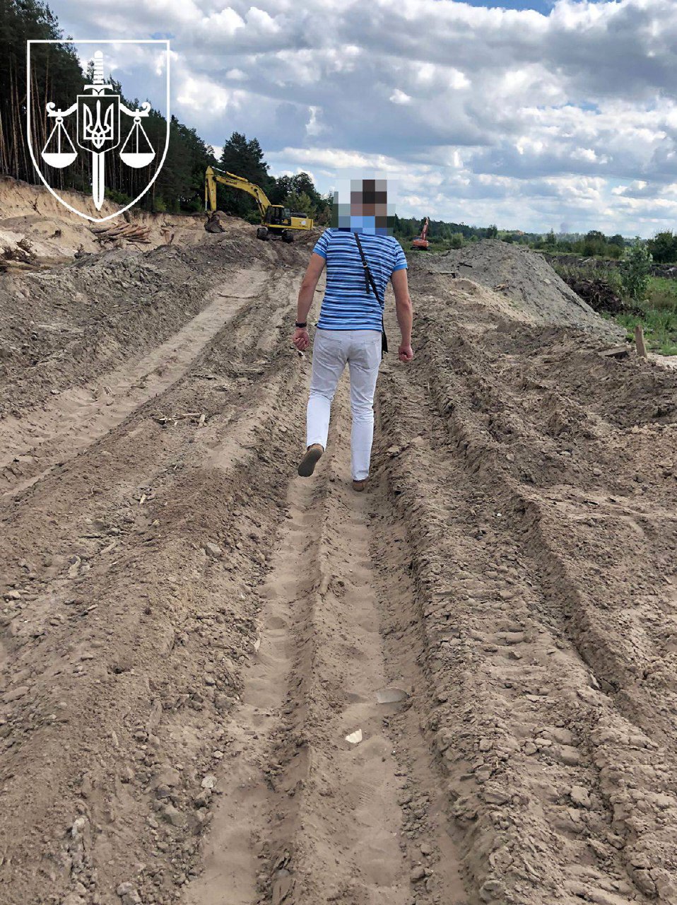 На Київщині трьох осіб підозрюють у незаконному видобутку піску зі збитками майже 16 млн грн - фото 2