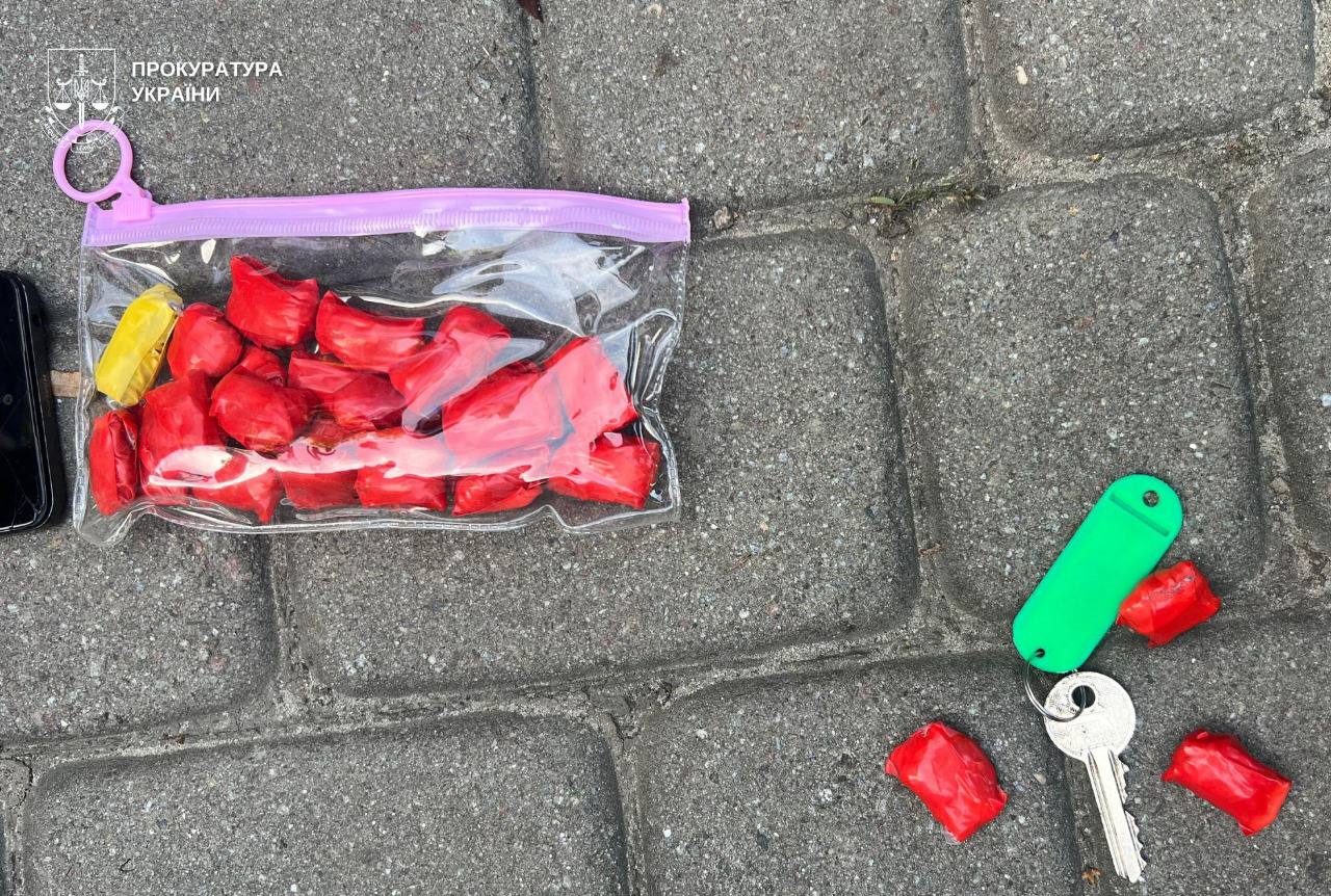 У Львові мама продавала наркотики, залучаючи до цього 5-річну доньку