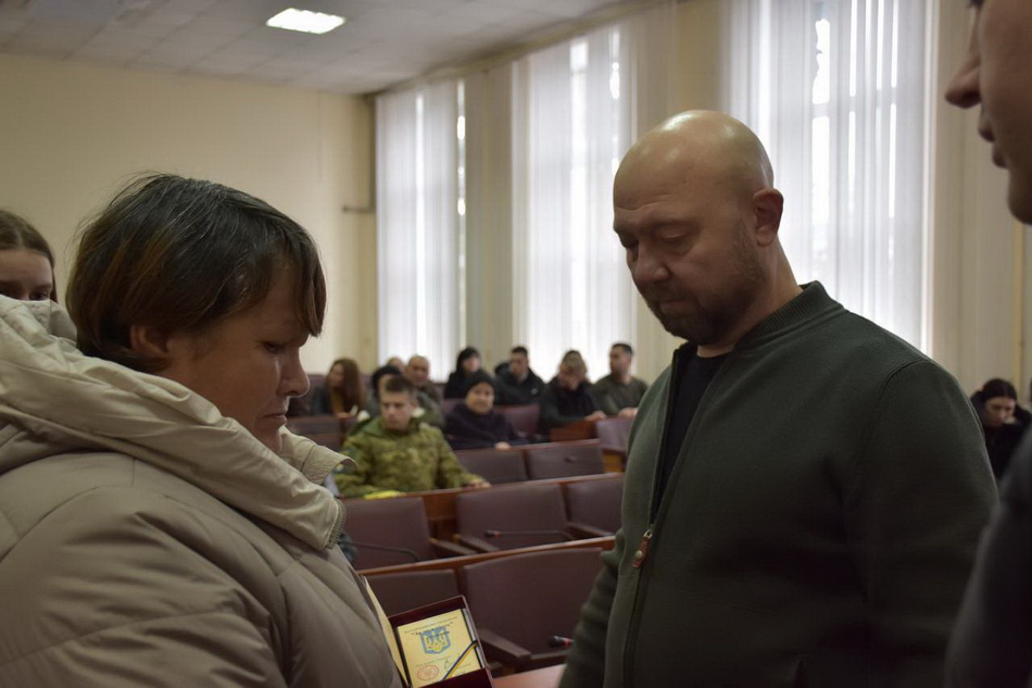 У Вінницькому районі передали нагороди родинам 18 загиблих героїв - фото 2