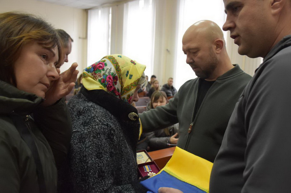 У Вінницькому районі передали нагороди родинам 18 загиблих героїв - фото 4