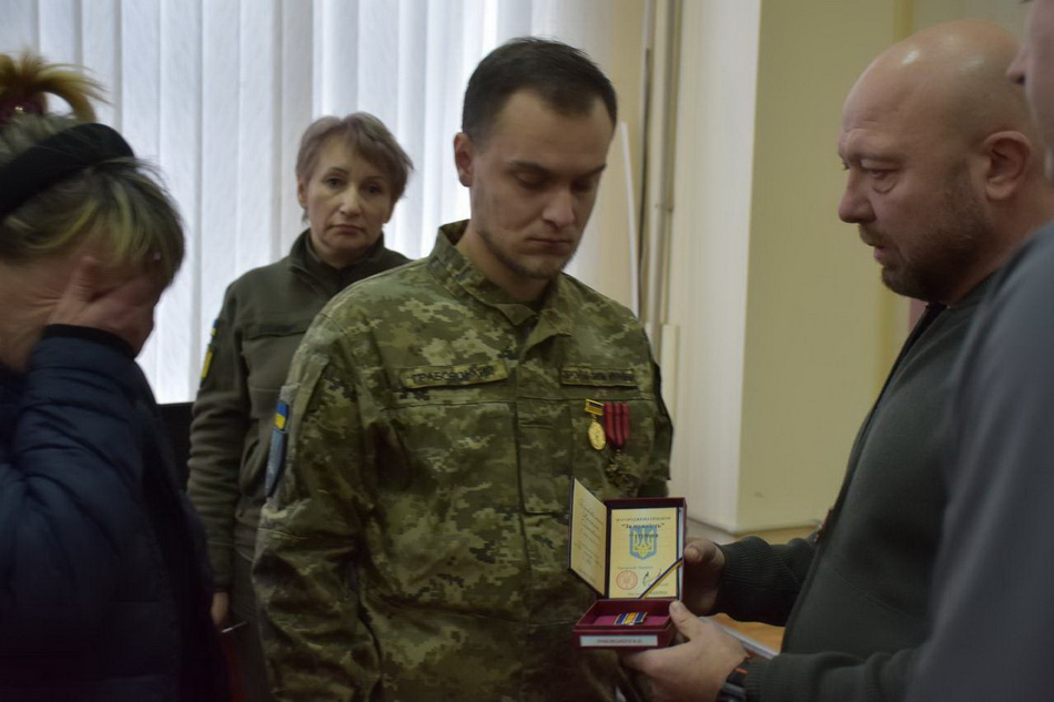 У Вінницькому районі передали нагороди родинам 18 загиблих героїв - фото 6