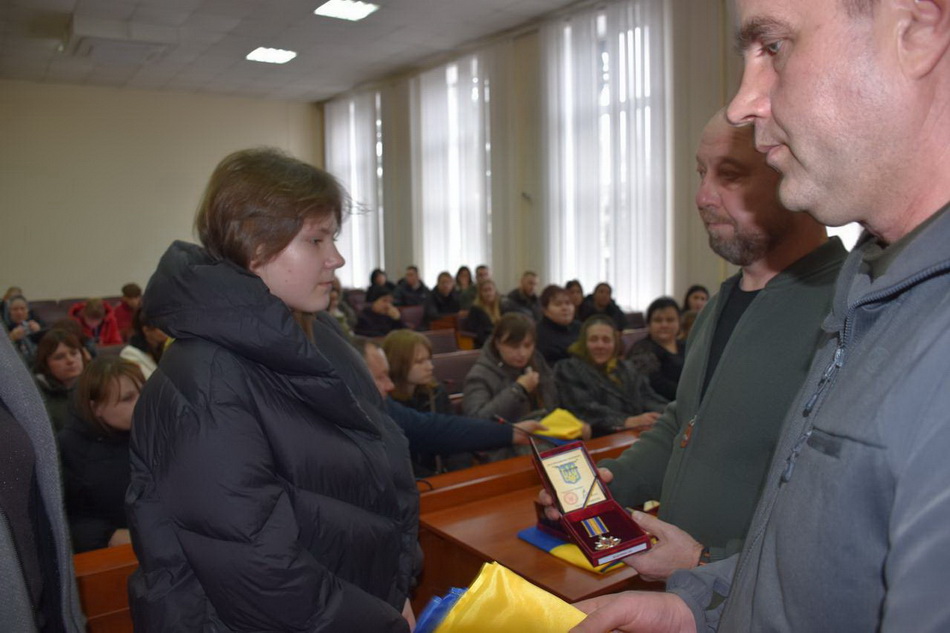 У Вінницькому районі передали нагороди родинам 18 загиблих героїв - фото 16