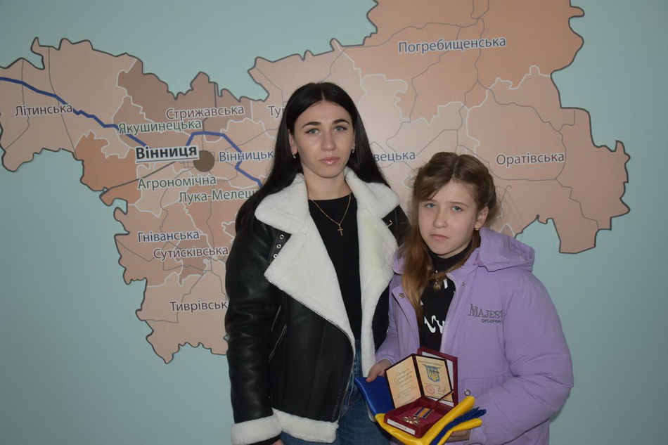 У Вінницькому районі передали нагороди родинам 18 загиблих героїв - фото 20