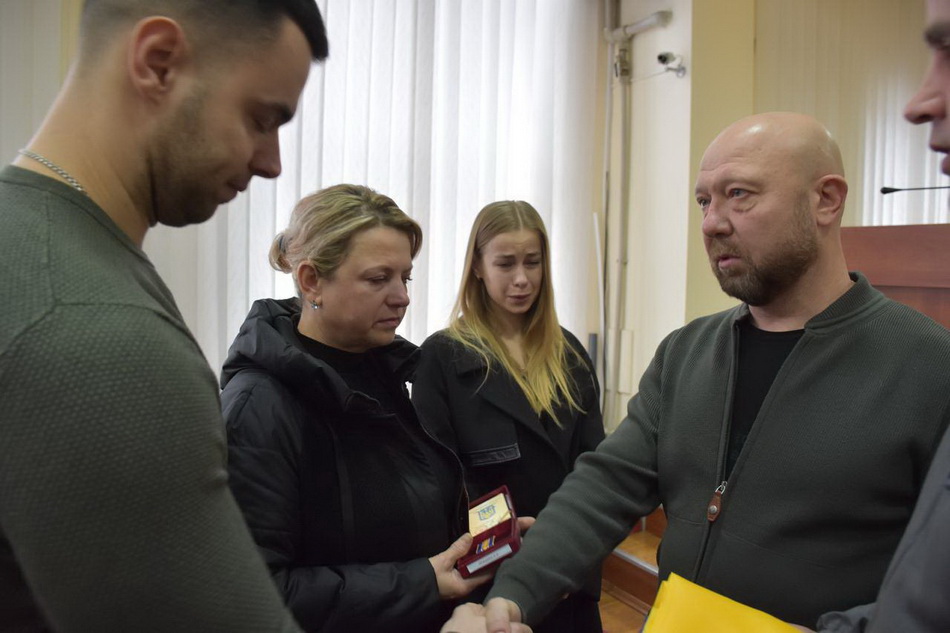 У Вінницькому районі передали нагороди родинам 18 загиблих героїв - фото 21