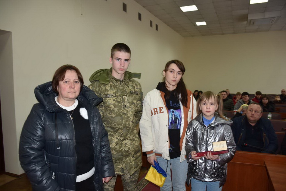 У Вінницькому районі передали нагороди родинам 18 загиблих героїв - фото 25
