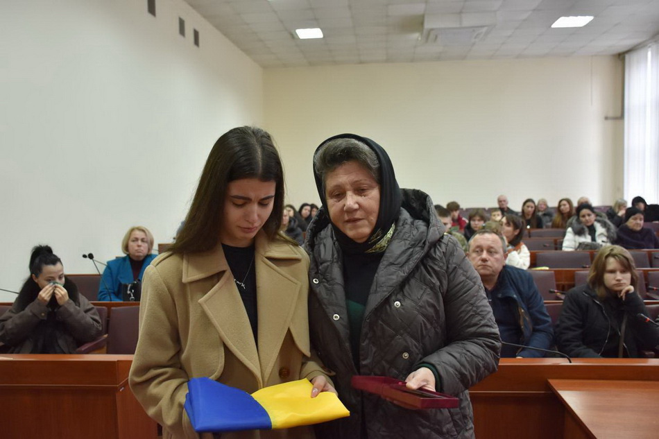 У Вінницькому районі передали нагороди родинам 18 загиблих героїв - фото 28